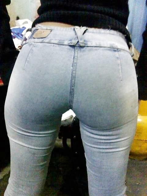 25P Queens in jeans IV