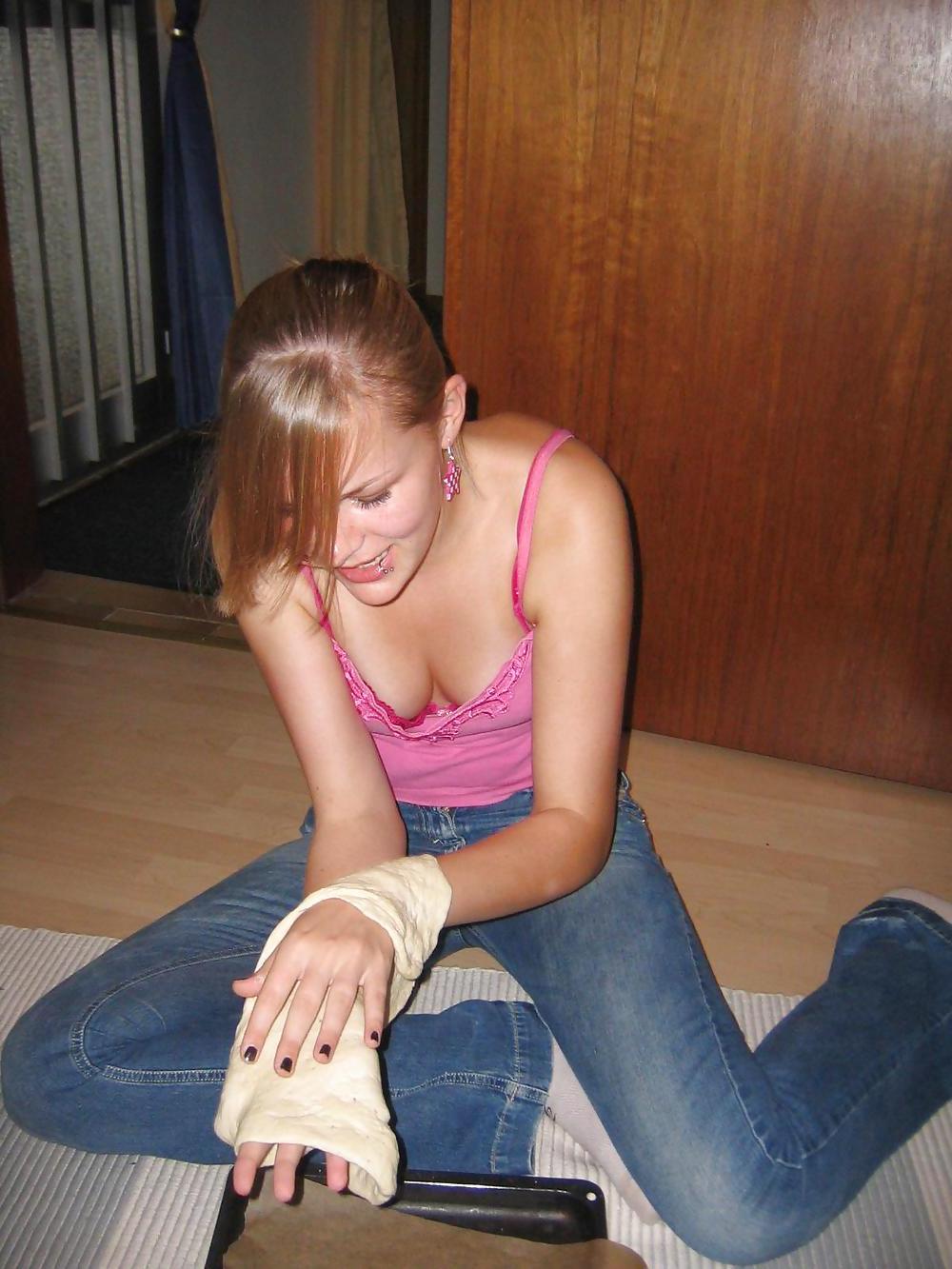 25P Queens in jeans IV