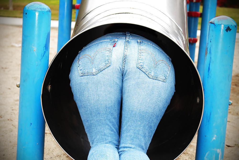 25P Queens in jeans VI