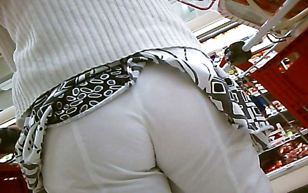 12P Candid ass public one