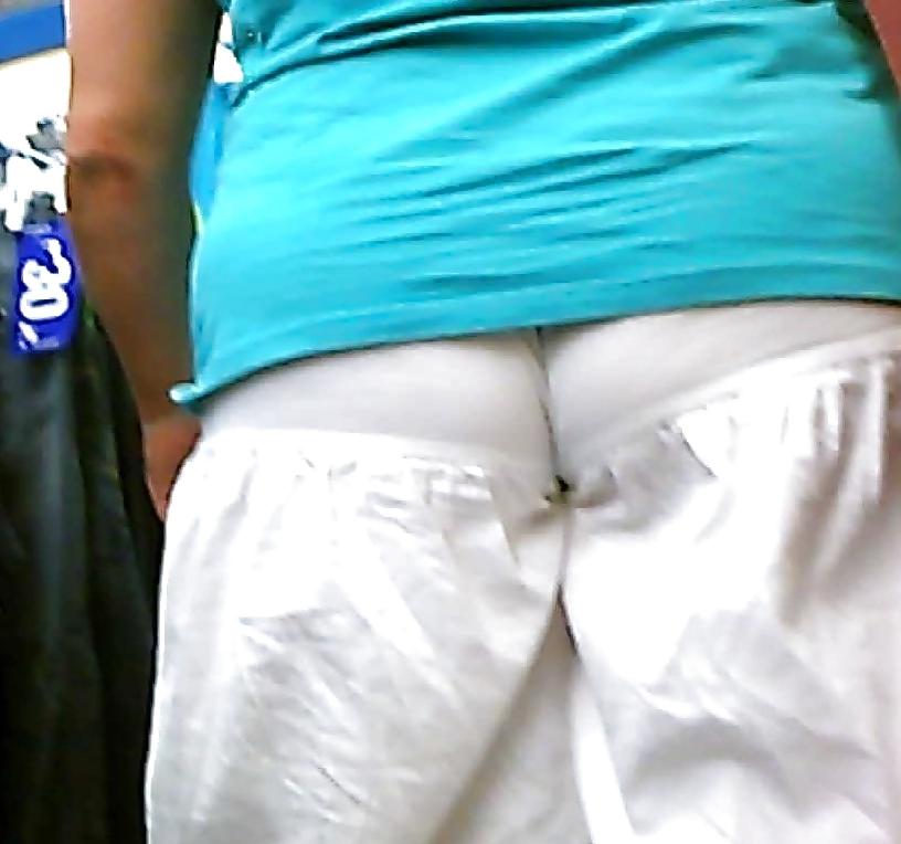 12P Candid ass public one