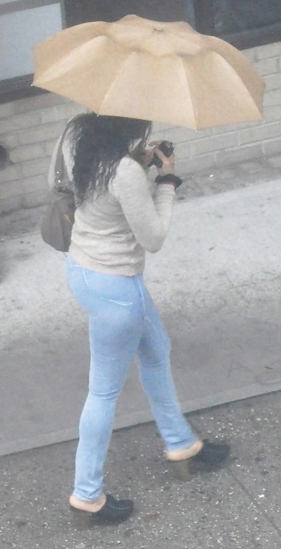 6P Harlem Girls in the Heat 462 New York - Tight Jeans Umbrella