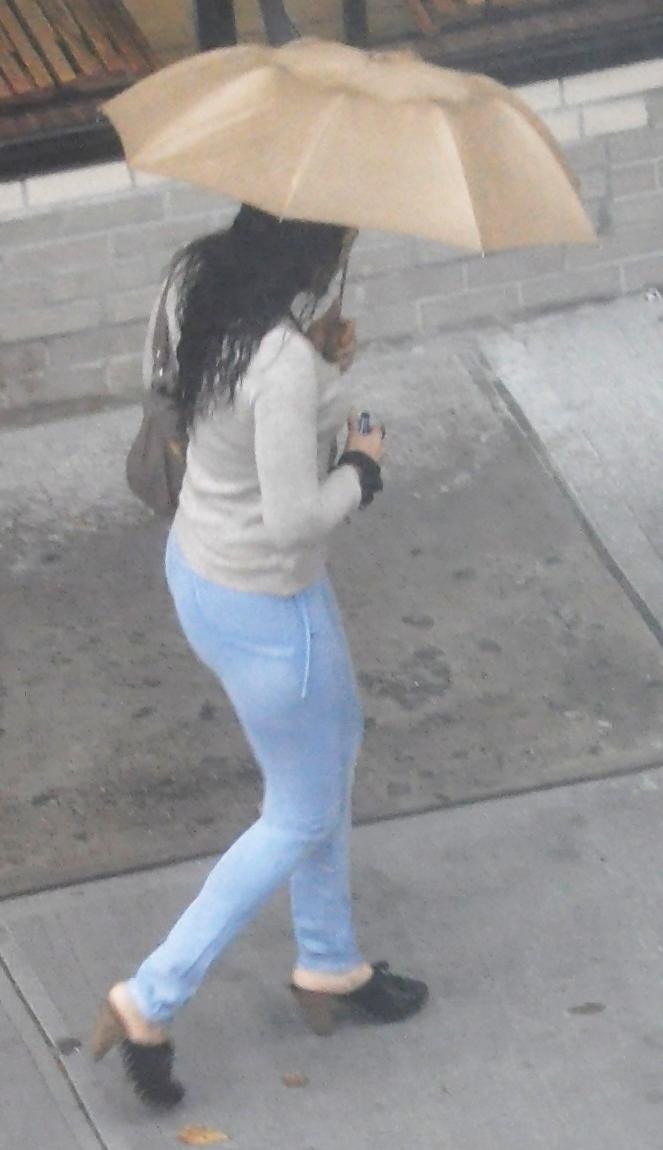 6P Harlem Girls in the Heat 462 New York - Tight Jeans Umbrella