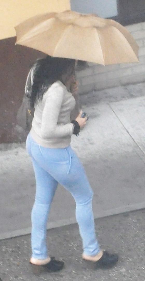 6P Harlem Girls in the Heat 462 New York - Tight Jeans Umbrella