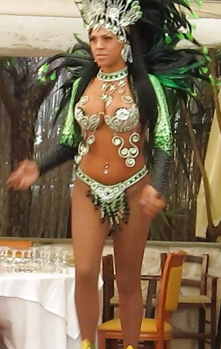 25P Brazilian Dancers