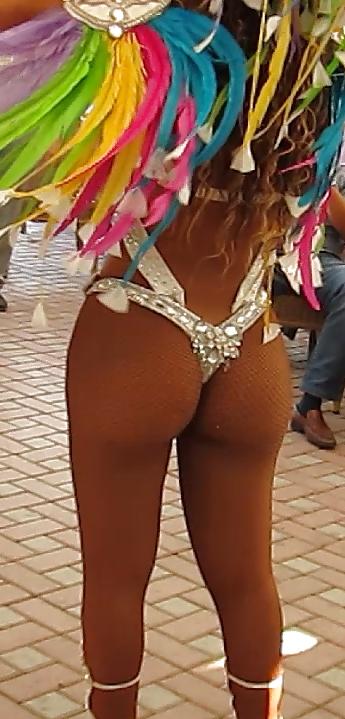 25P Brazilian Dancers