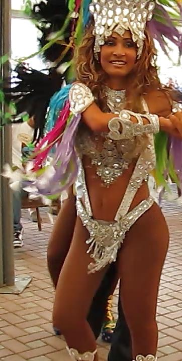 25P Brazilian Dancers