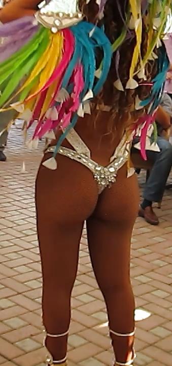 25P Brazilian Dancers