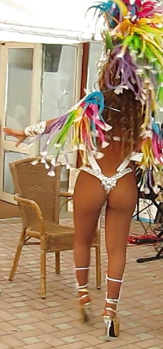 25P Brazilian Dancers