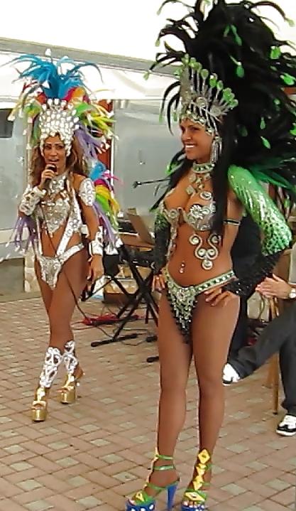 25P Brazilian Dancers