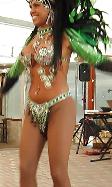 25P Brazilian Dancers