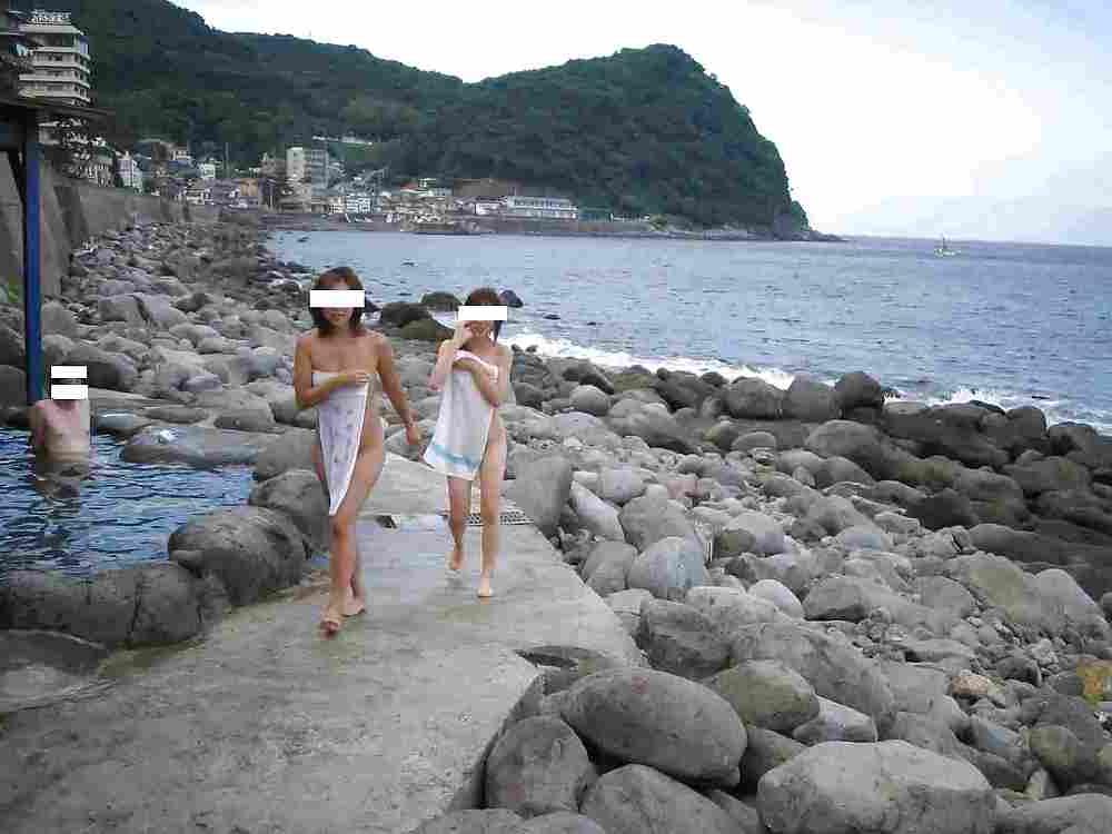 17P Outdoor Bathing in Japan