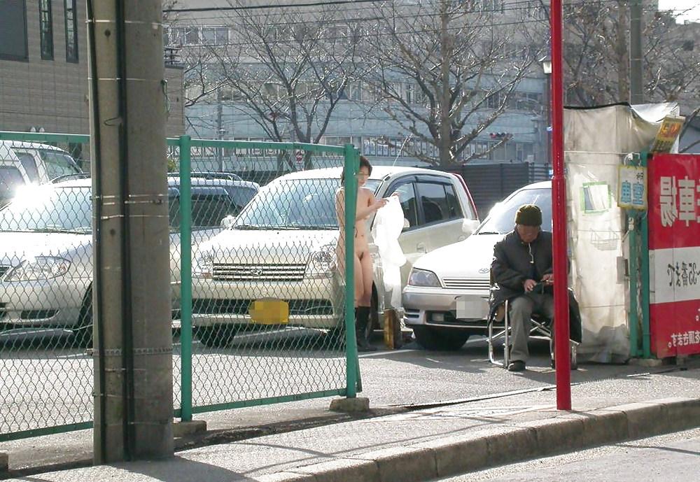 17P Outdoor Bathing in Japan