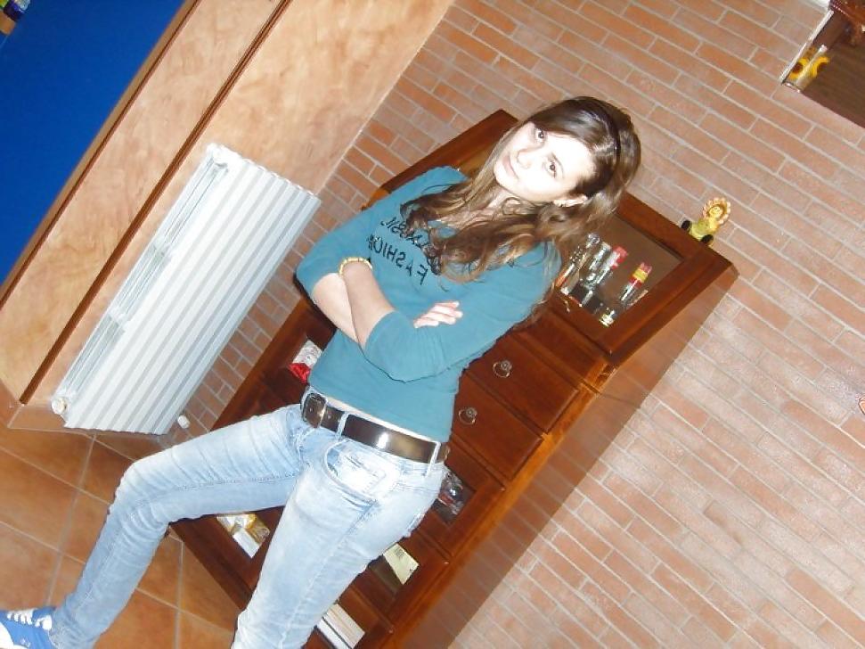 25P Queens in jeans IX