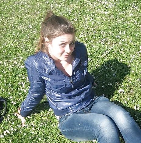 25P Queens in jeans IX