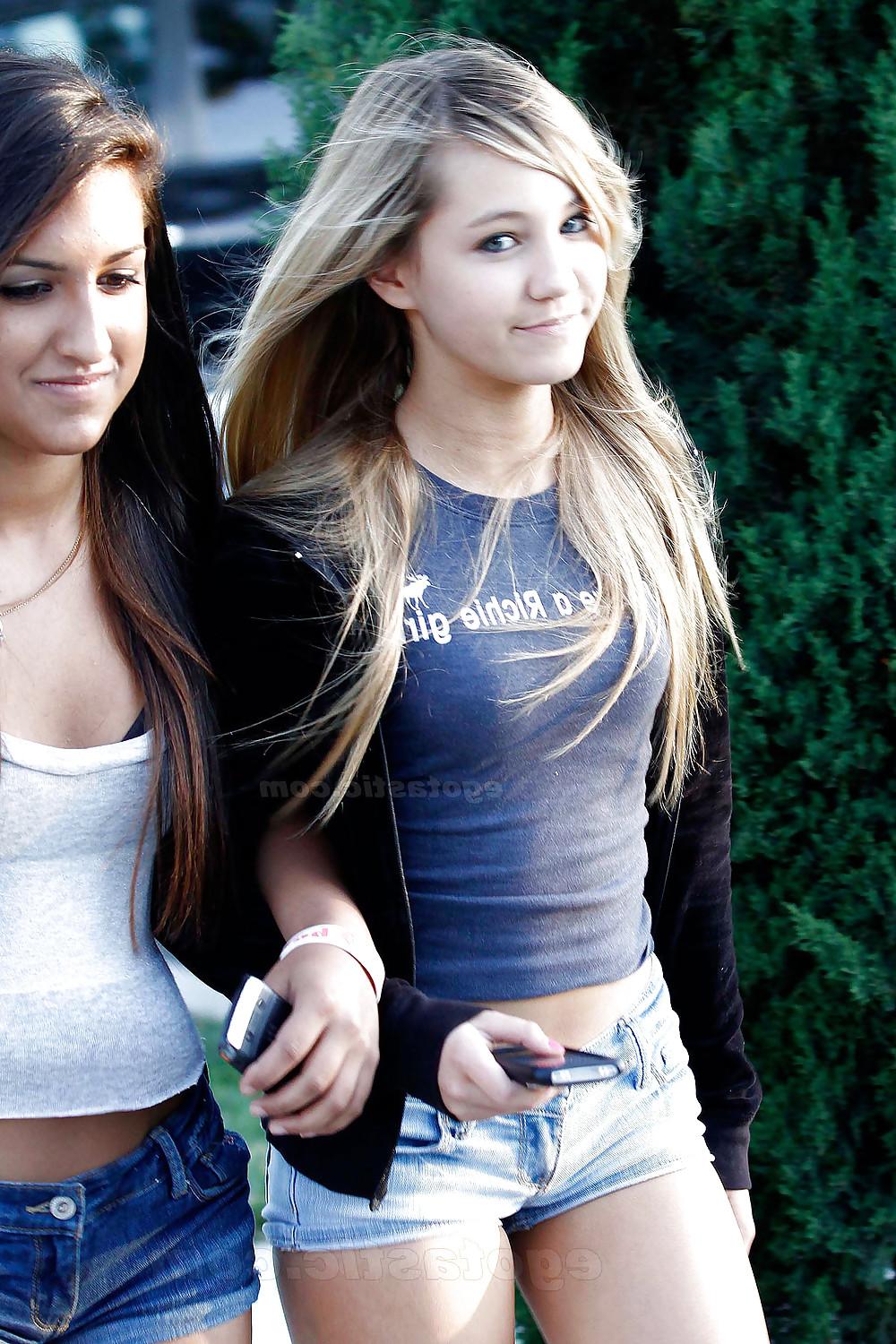 25P Queens in jeans XV