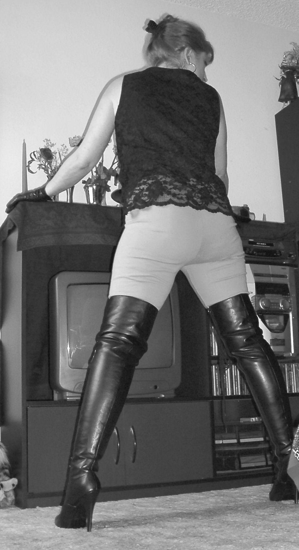 25P Mature asses in Jeans and Pants