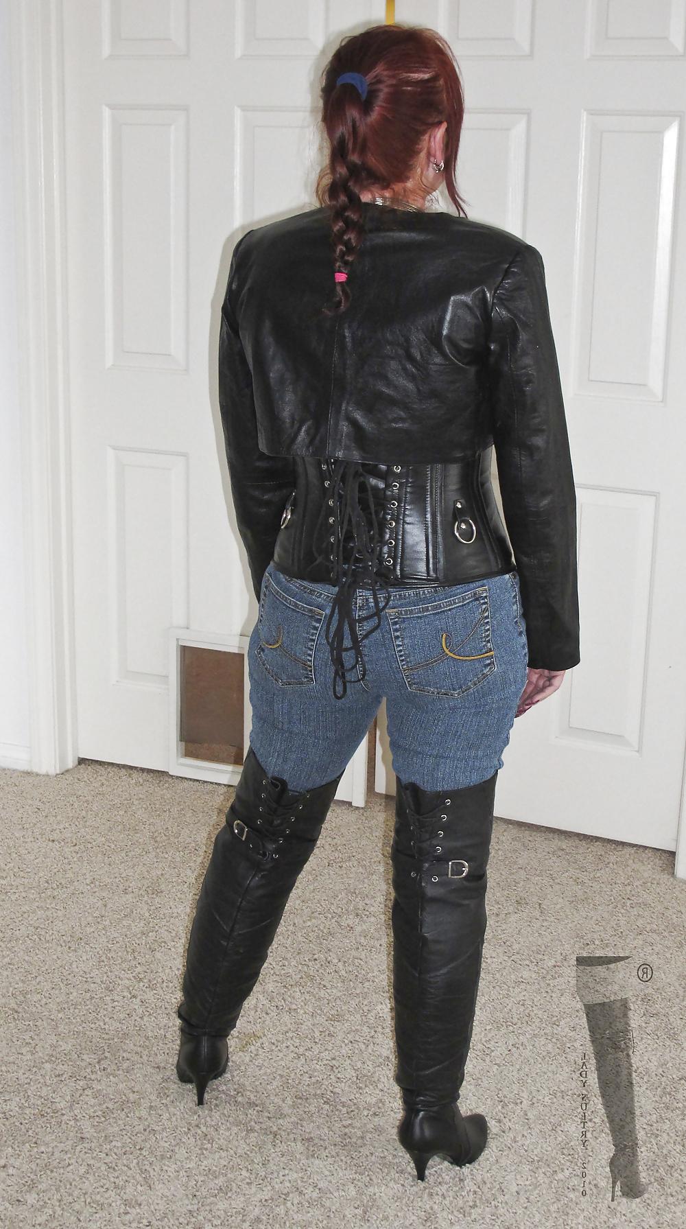 25P Mature asses in Jeans and Pants