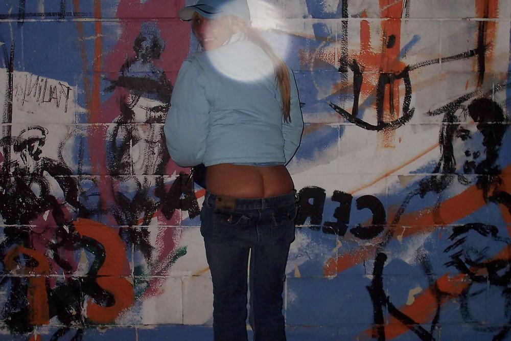 25P Queens in jeans XVI