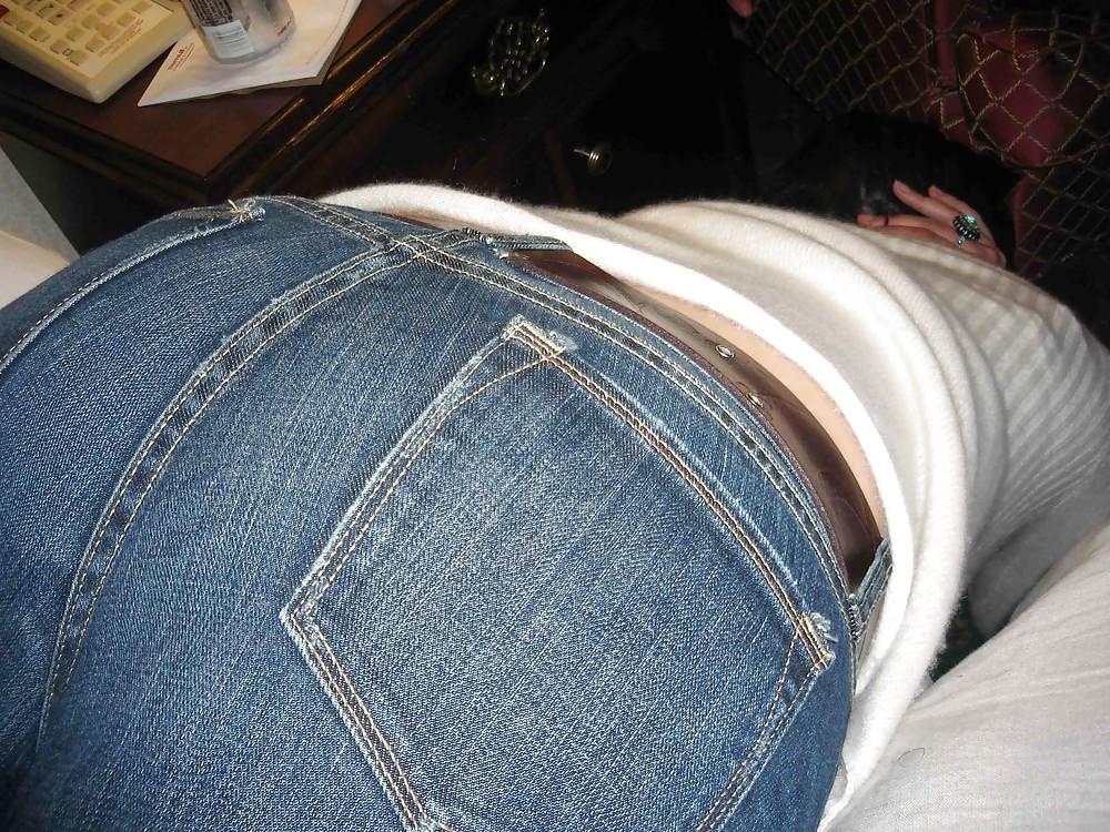 25P Queens in jeans XXXII