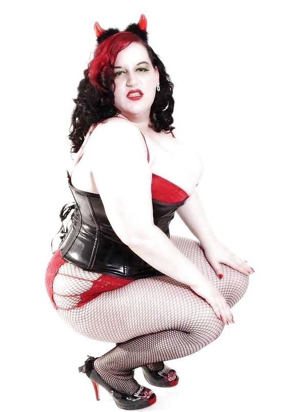 25P Curvy Beauties 4