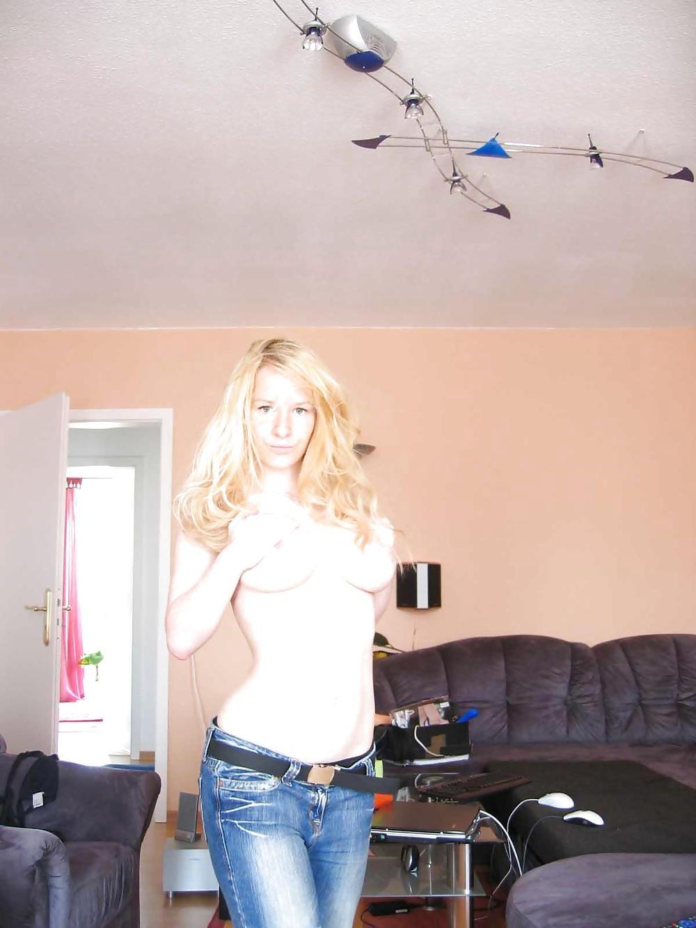 24P Queens in jeans XXXXIV