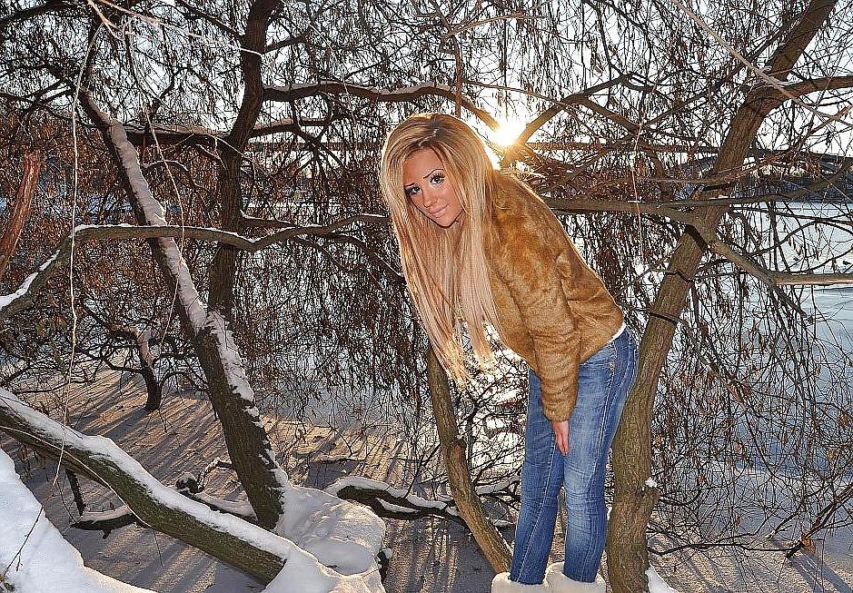 24P Queens in jeans XXXXIV