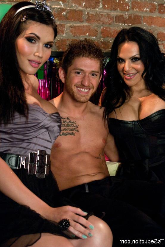 15P Eva Lin's Birthday Cum Eating Threesome Birthday Party!!