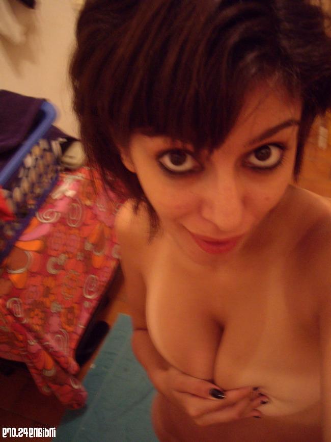 15P Indian gfs get naked and fuck