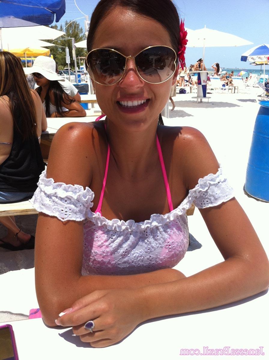 16P Busty Brazilian babe homemade shots
