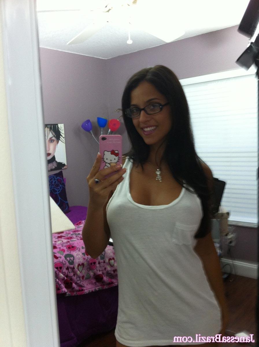 16P Busty Brazilian babe homemade shots