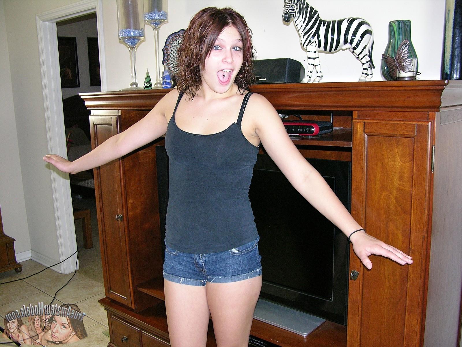 16P Abby Models Nude And Shows Puffy Breasts - True Amateur Models