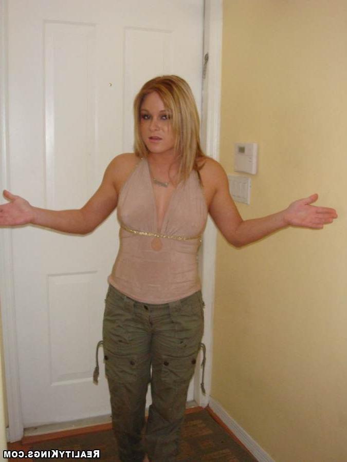 8P Come check out these hot amateur wifes get naked and materbate on video