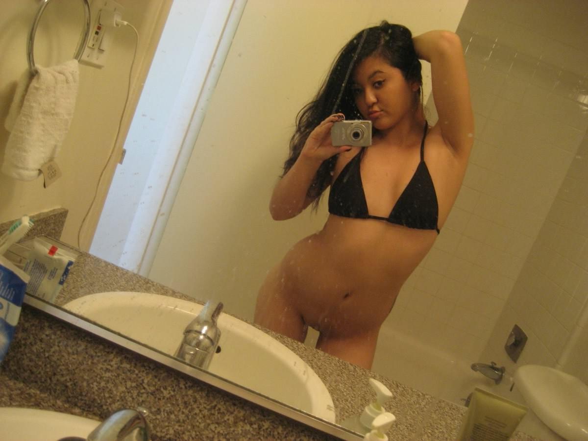 15P Cute girlfriend takes cell phone pics of herself in the bathroom