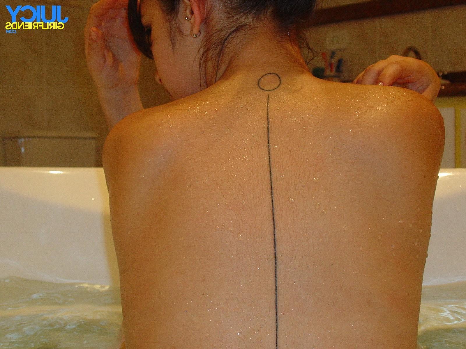10P Nude amateur selfies in the bathtub