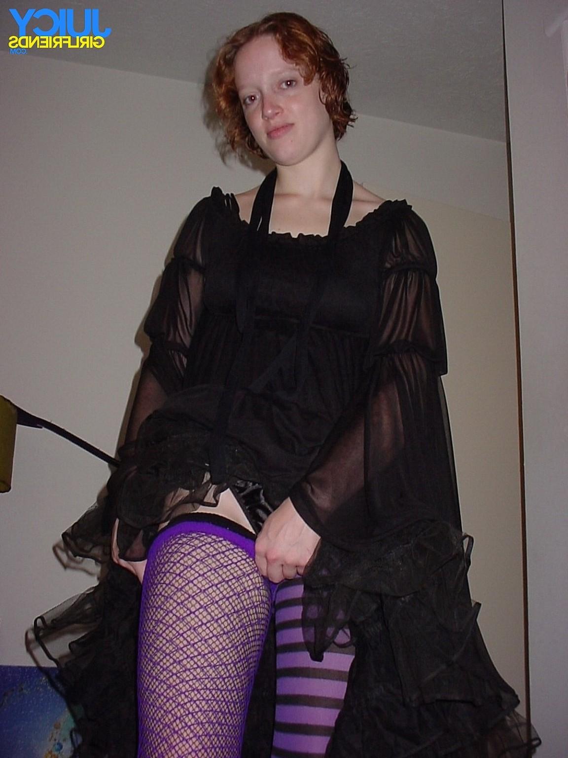 10P Private pics of young redhead GF