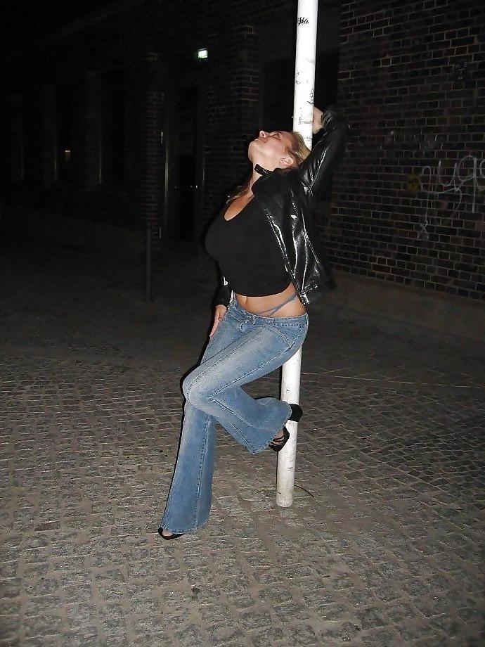 25P Sexy butts in jeans - no porn