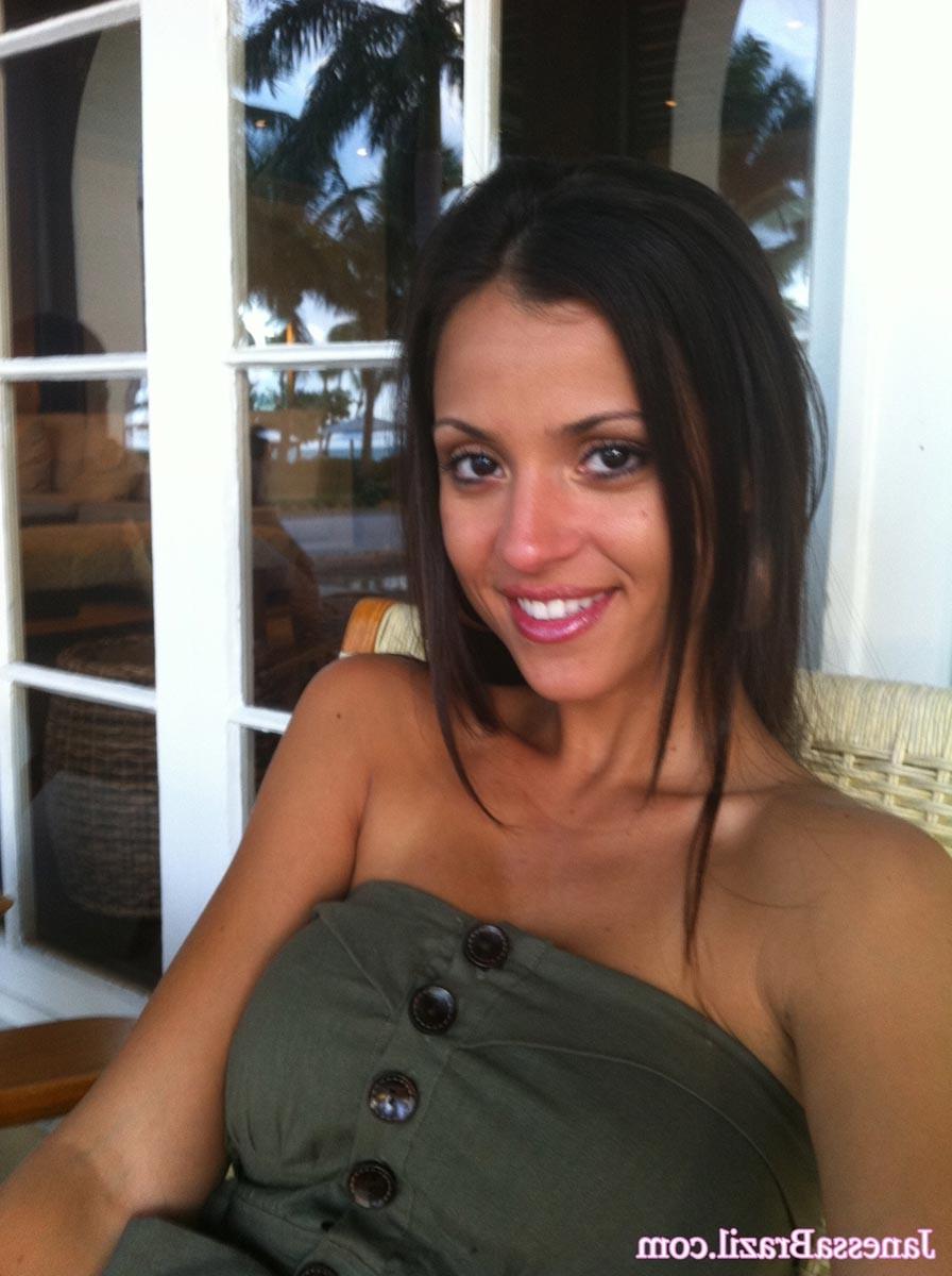 16P Busty Brazilian babe