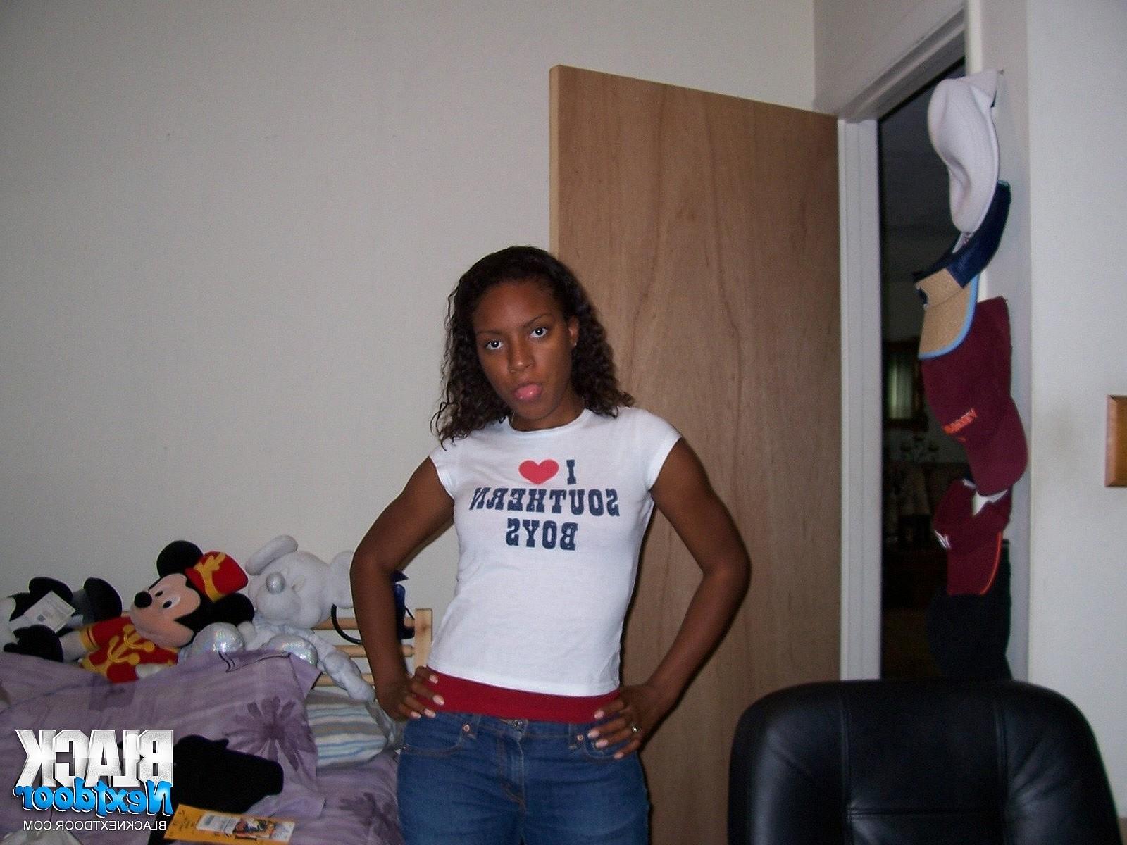 10P Private pics of young ebony babe