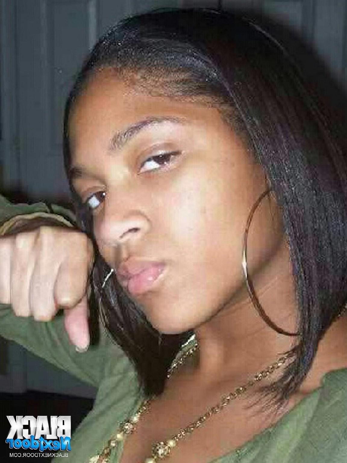 10P Soapy bathtub selfies from a flirty black amateur