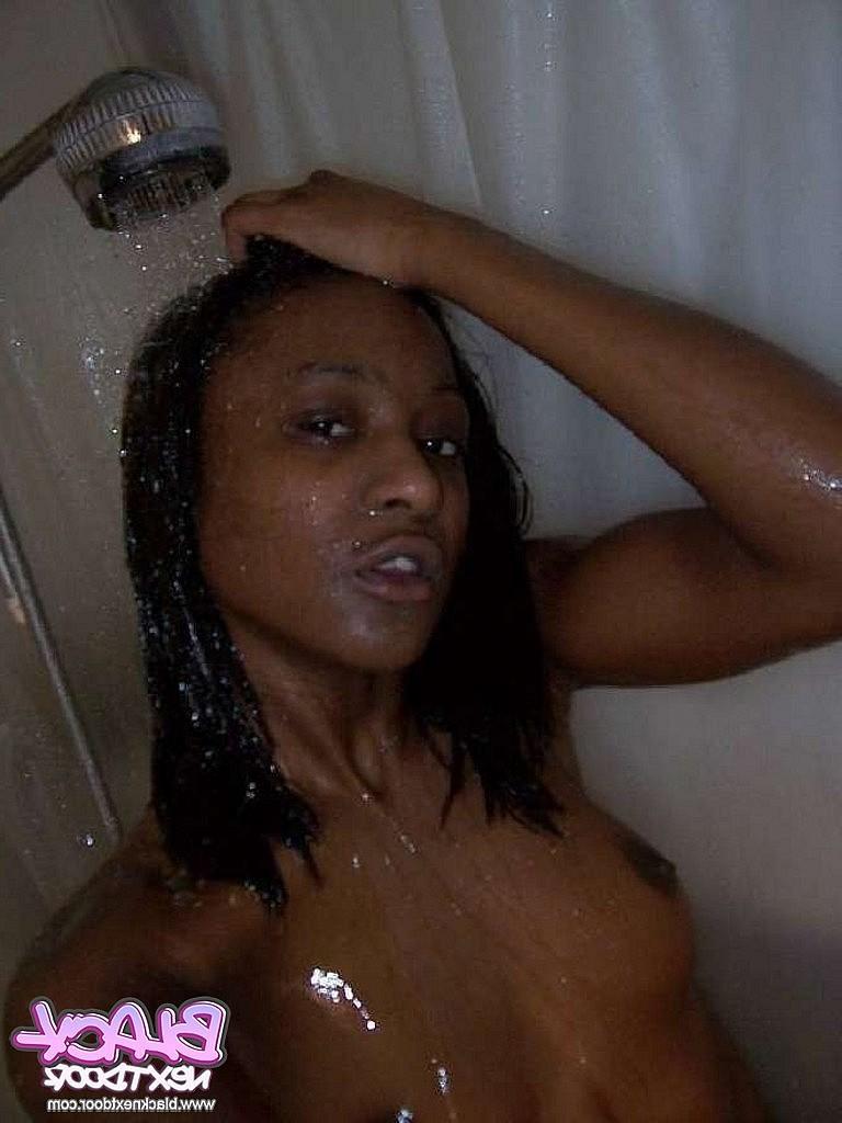 10P Ebony teen with really hot body in shower