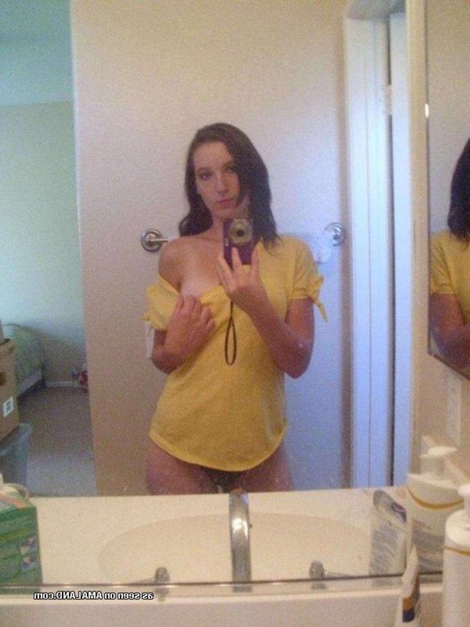 11P Amateur brunette cutie shows her tits and sexy ass