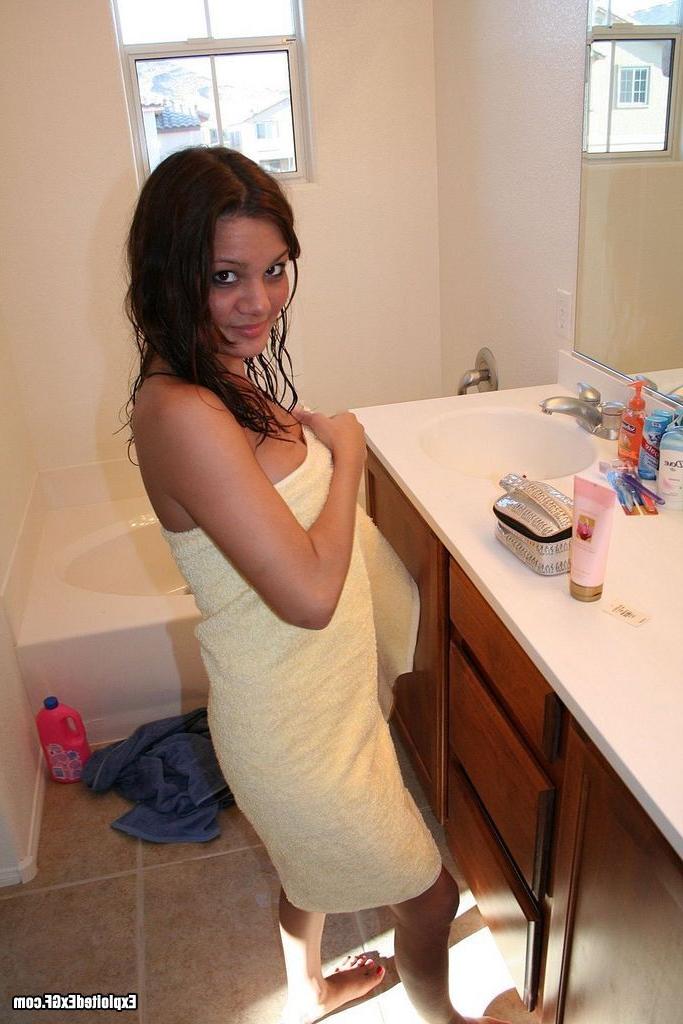 15P Busty amateur chick showing body after shower