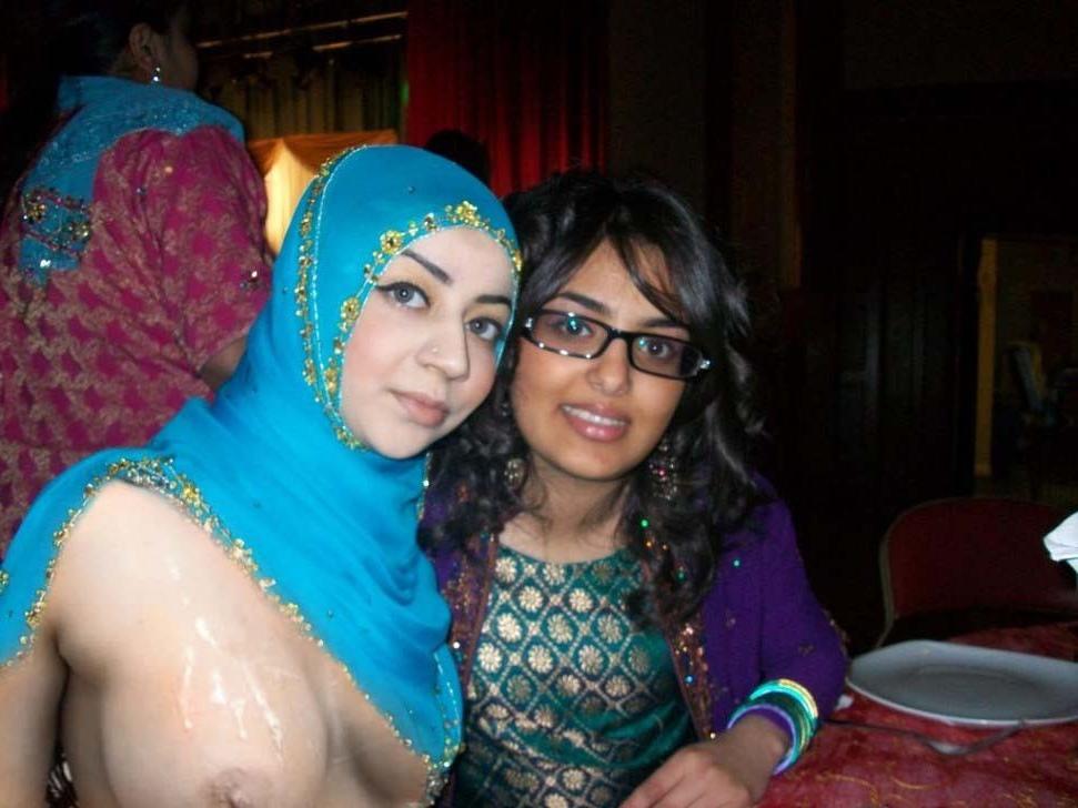 16P arabian amateur sluts posing and in action