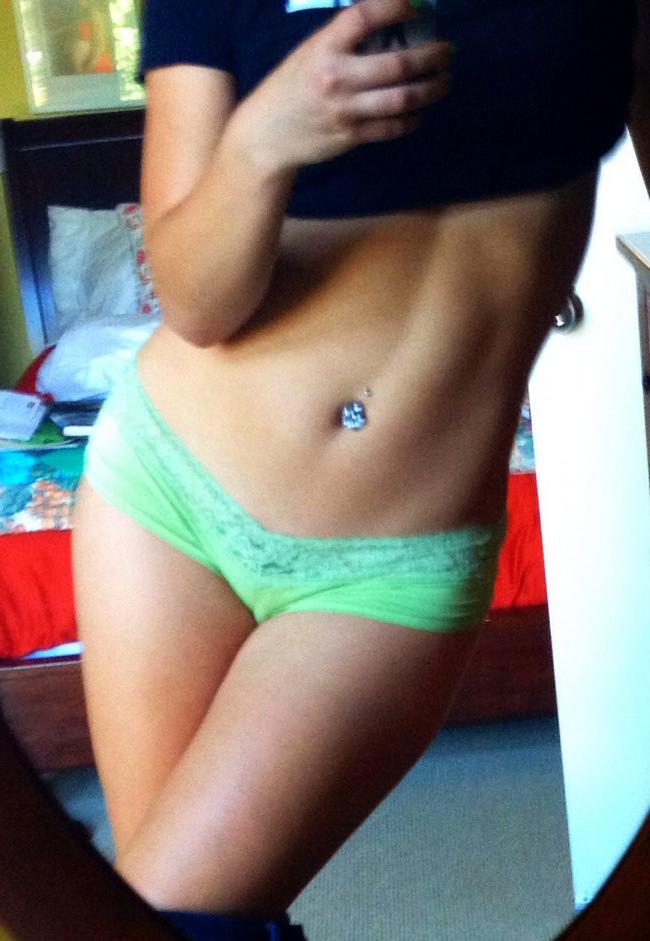 12P Self shot gfs are posing for cell phone camera pics