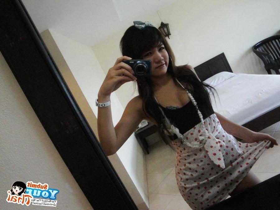 16P Incredibly cute Thai girl Min takes some hot selfshot pics in the mirror