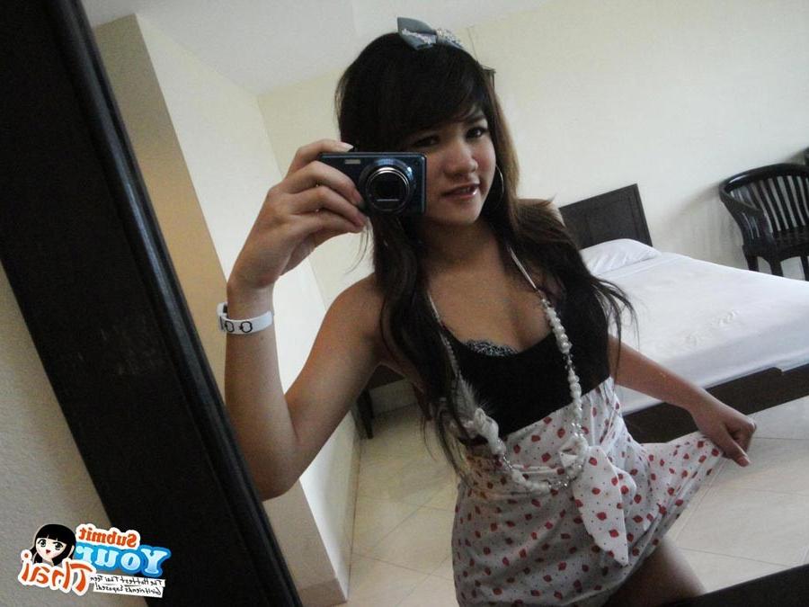 16P Incredibly cute Thai girl Min takes some hot selfshot pics in the mirror