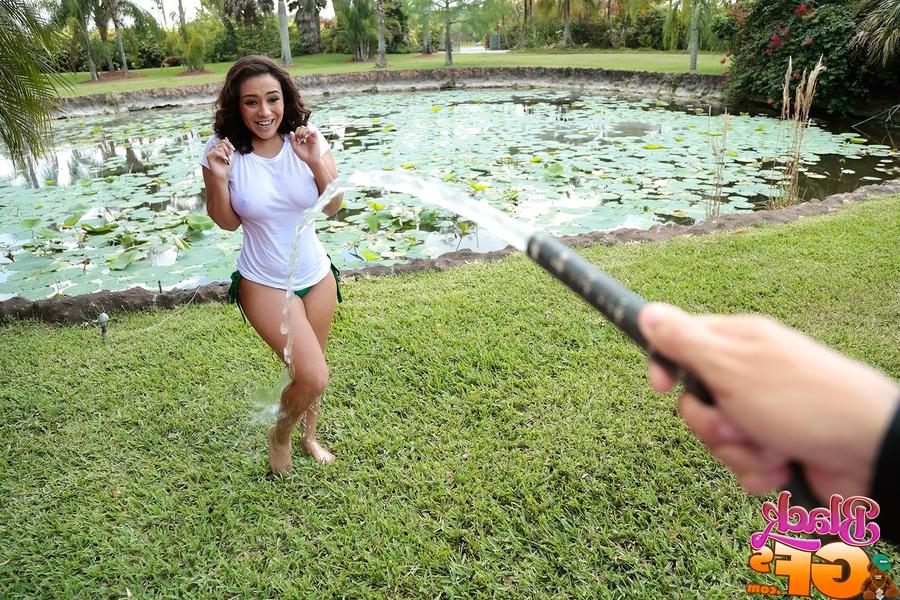 12P Her BF knew she was down and started playing with her pussy