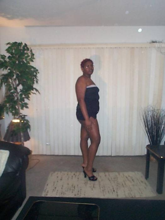 15P Thick ass black girls undressing and posing