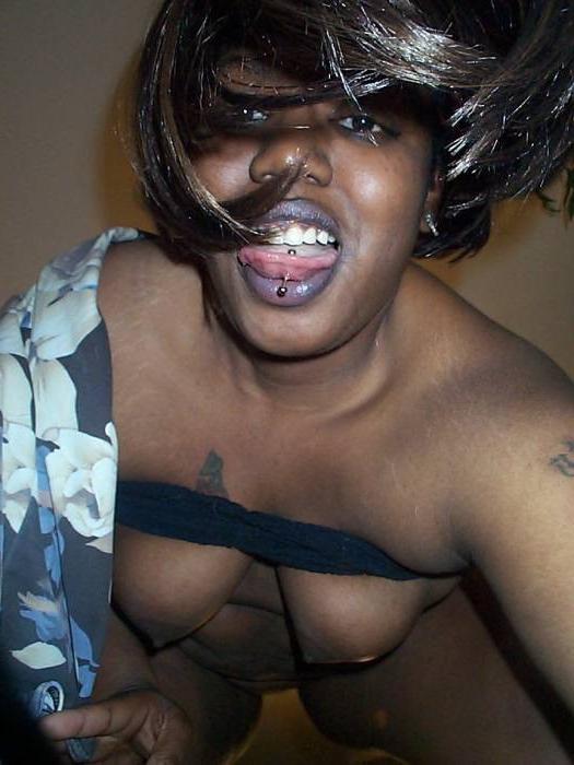 15P Thick ass black girls undressing and posing
